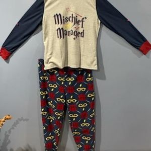 I am selling a Harry Potter pijama set